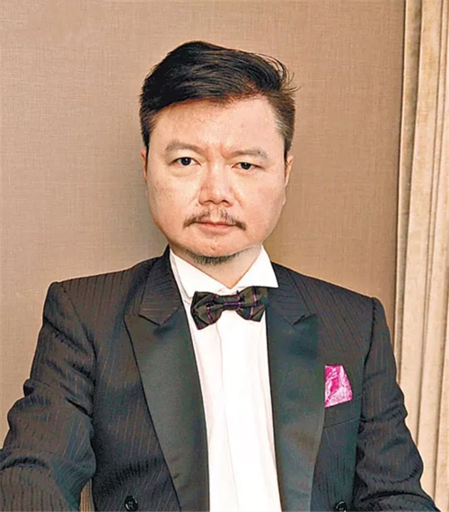 他是天龙八部薛神医22年助养28名儿童真正的心善之人