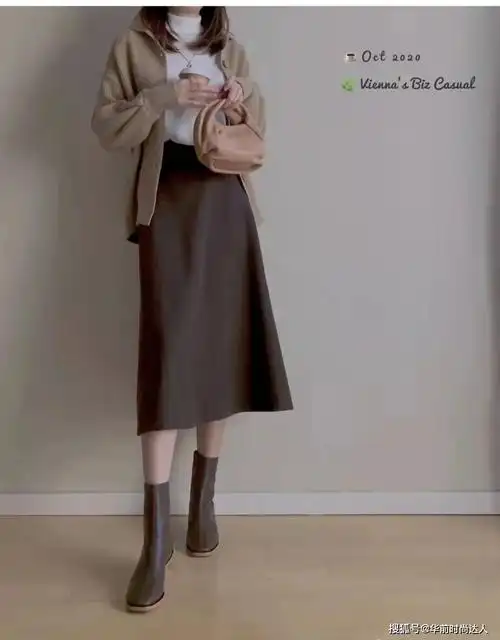 咖色半裙搭配什么颜色上衣好看