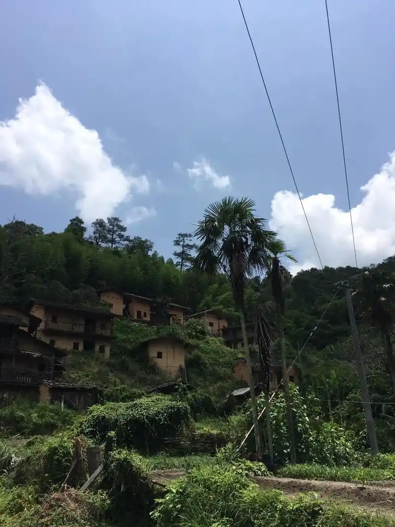 隐藏在大山里的世外桃源 #老房子的回忆 #古村落风景 #外 - 抖音