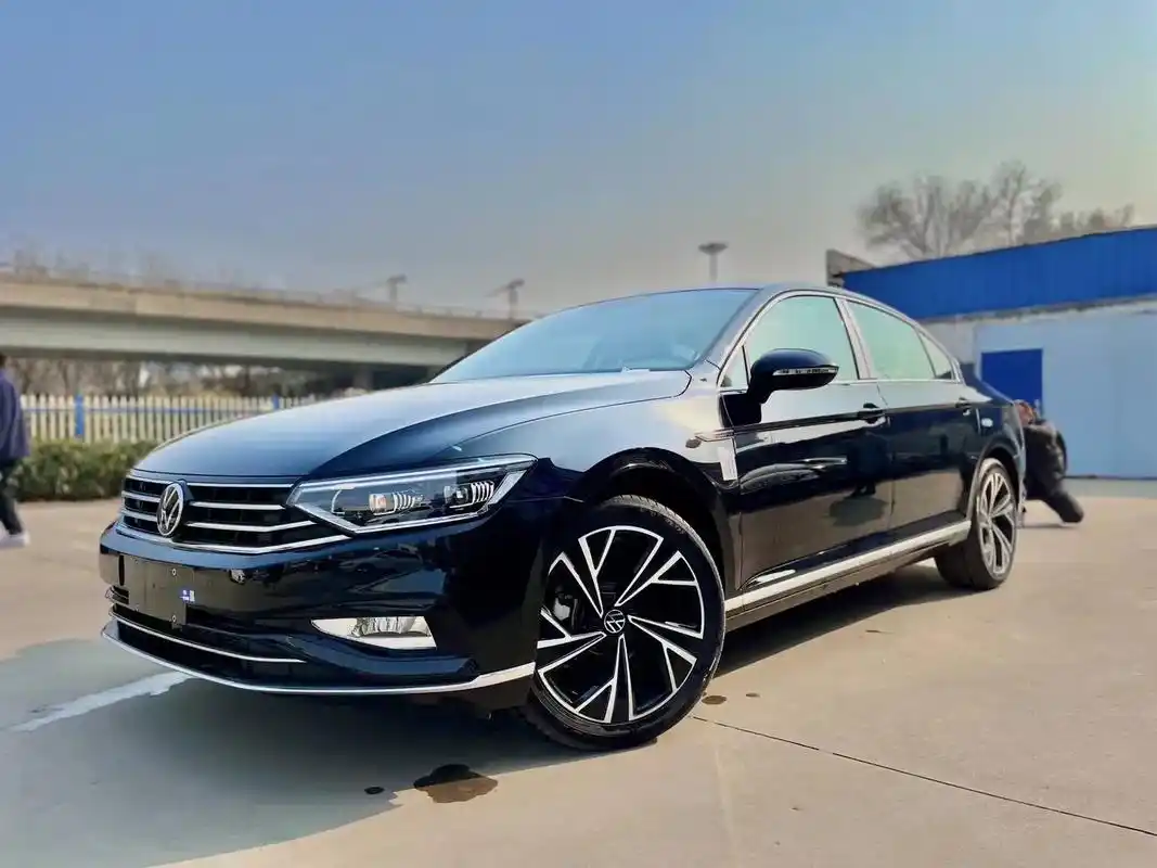 20款迈腾330豪华 指导价234900 满配 裸车1979 - 抖音