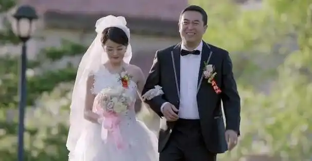 回顾张嘉译婚变?王海燕深夜发文:多年婚姻一团散沙一纸协议不再见