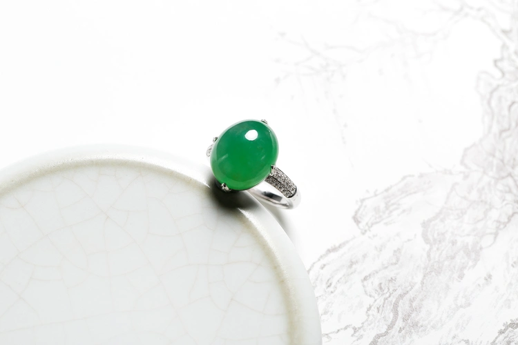 戒指翡翠高级大气简约面爪种蛋绿冰满绿冰镶嵌戒指