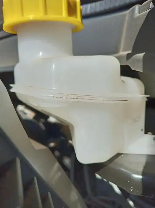 请问哈弗h415gd丨t手动豪华智联版这款车刚买了两个月它的刹车油壶看