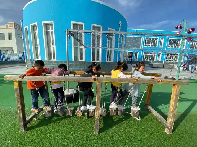 【布尔陶亥民族幼儿园关工委】布尔陶亥民族幼儿园一混龄特色户外体育