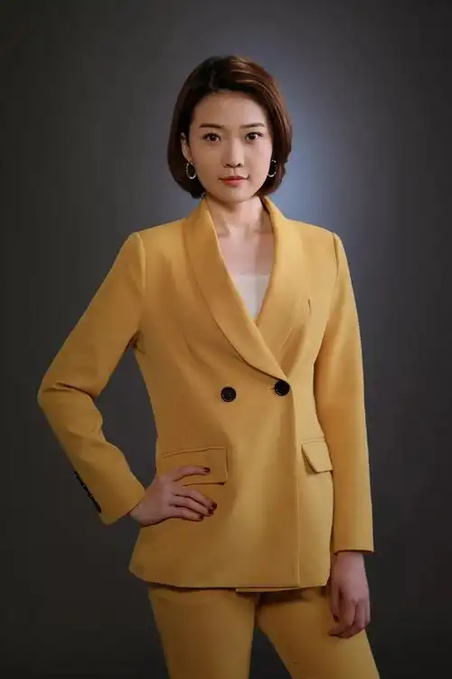 咦?娃呢?林秀芹以军事角度及时解读全球热点新闻和军事动态,语速快