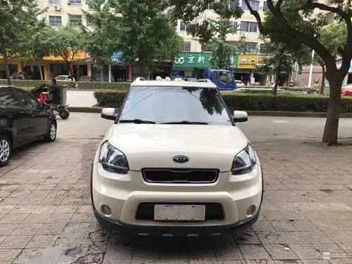 已到店13年3月起亚秀尔1.6顶配,一键启动,天窗,真皮