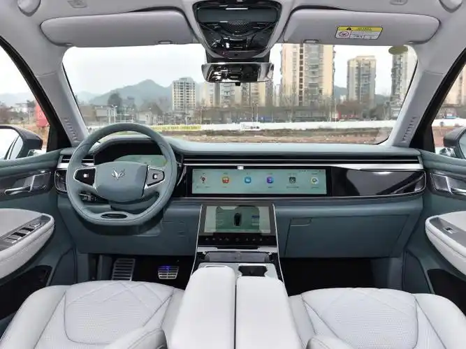 首页>车行情>行情详情> 极狐阿尔法t(arcfox αt)的内饰设计注重细节