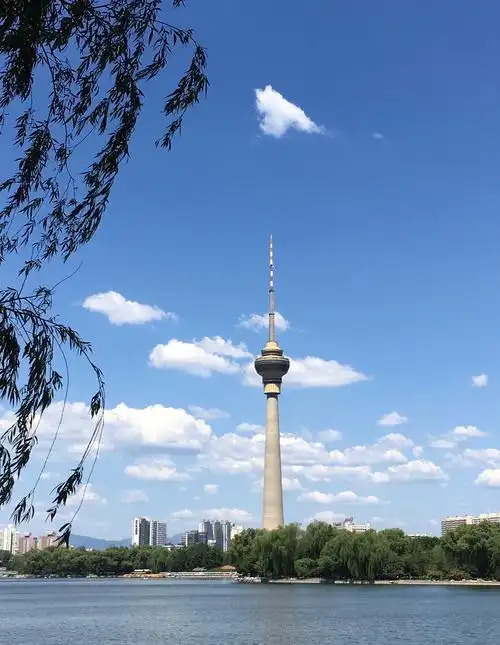 p data-id="tyiuna6f1l2e">中央电视塔 i>(cctv tower) /i>,位于北京