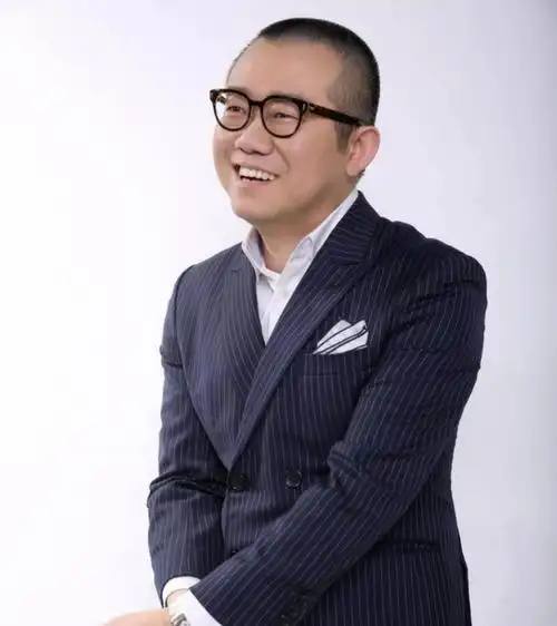 主持人涂磊晒与女儿视频感叹工作忙没空陪孩子满眼疲惫显憔悴