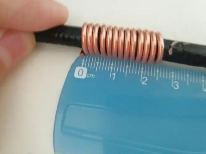 测出长度大约为2.5厘米(设为l)