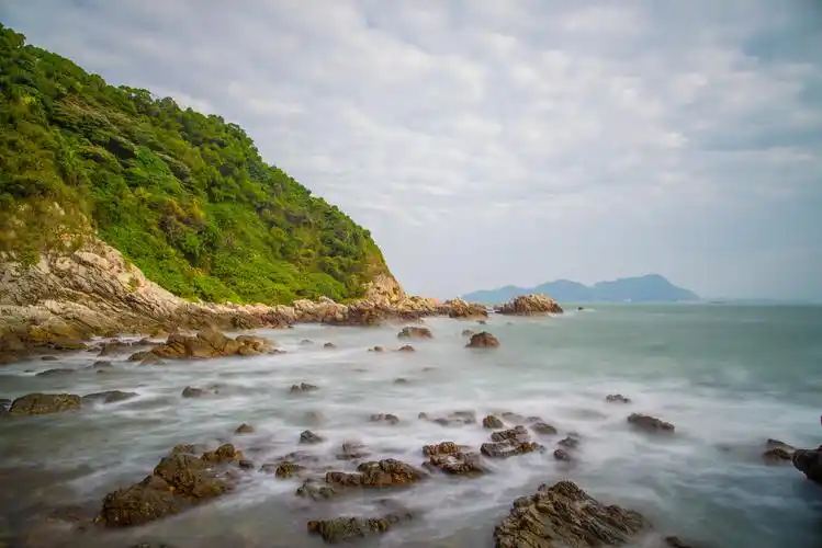初冬深圳东冲海岸线