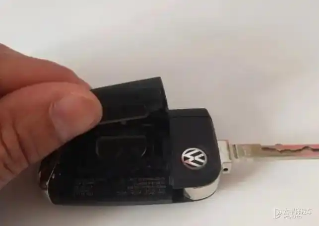 给朗逸更换钥匙电池