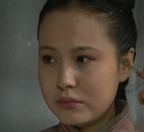 "的感觉角度对了,是从画里走出来的美人胚子武晔的脸部轮廓并不算绝佳