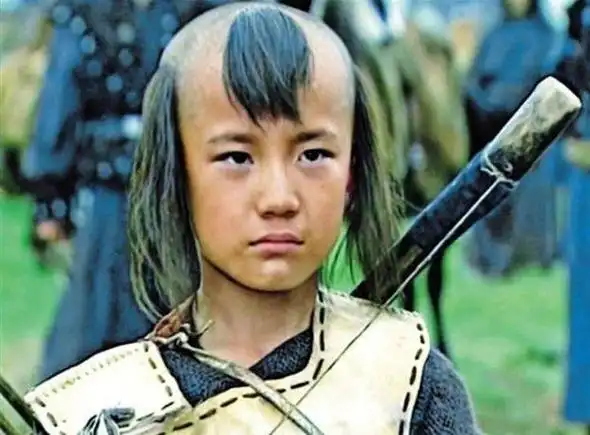 当父亲被塔塔尔人杀害后,铁木真的部众背叛并抛弃了他们这些孤儿寡母.