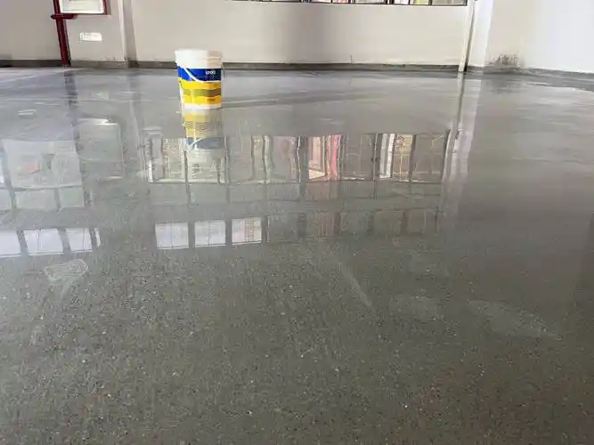 水泥地面起灰起砂怎么处理——混凝土密封固化剂处理