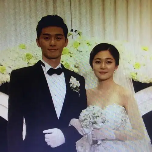 朴叙俊##白珍熙# 再刷金子轻松出来吧. 来自夏_雪夜 - 微博