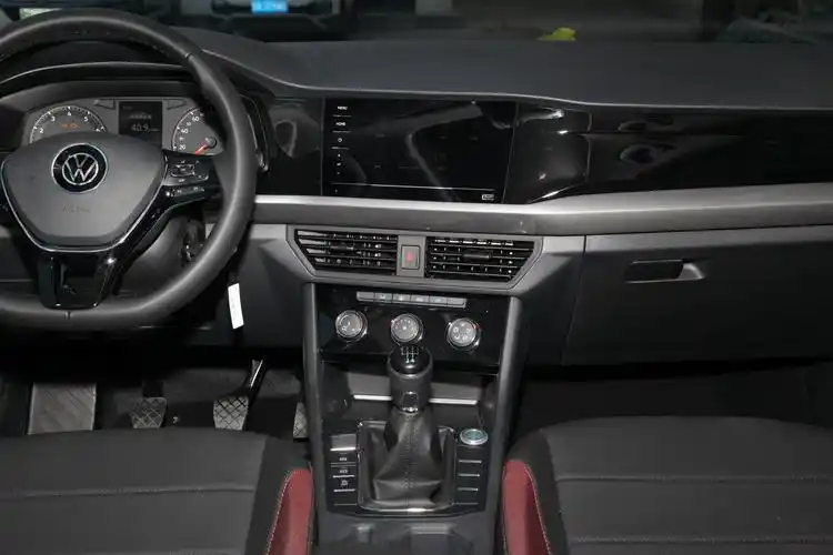 2021款 宝来 1.5l 手动舒适智联版内饰