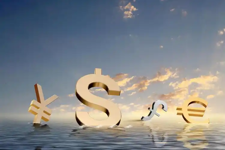 漂浮在蓝色的大海海面上的的货币符号金融