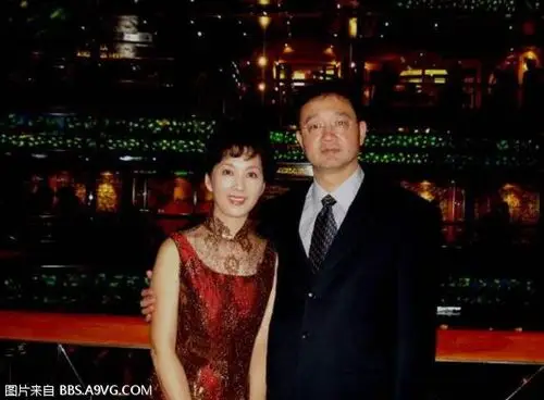 六旬龚雪与丈夫合照