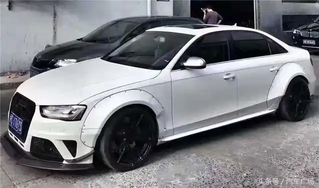 15年奥迪a4l改rs4改装宽体大包围