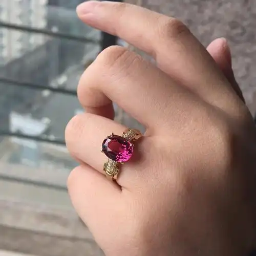 18k黄金镶钻石榴石戒指