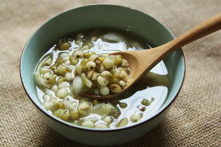 夏季降暑必喝-绿豆百合薏仁粥