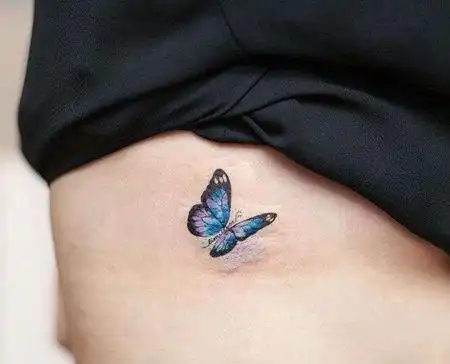 小清新侧腰蝴蝶纹身图案