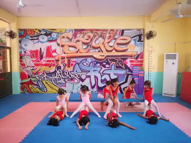 坐膝盖,每天压五分钟就能有一双好看的腿型.