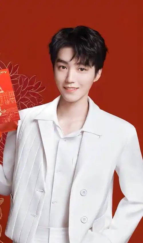 王俊凯多张照片被人恶意p图,放入官方信息,被误当成诈骗团伙