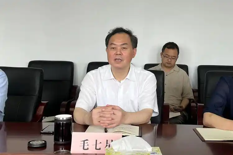 花垣县委统战部石娟部长一行来中心汇报招商引资工作