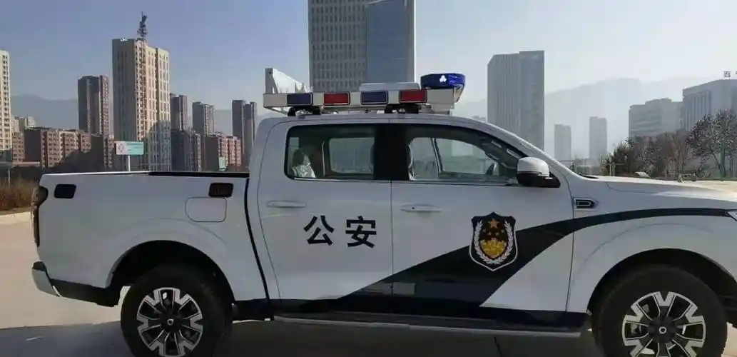 实例解析一辆警车上到底可以有多少警灯