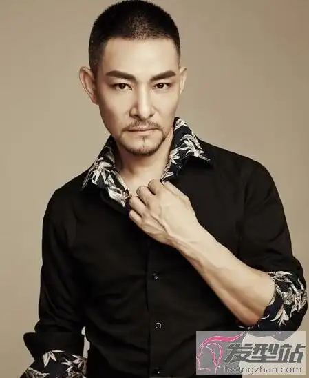 男生帅气平头发型 利落干练尽显男人味_发型站_最新流行发型设计发型