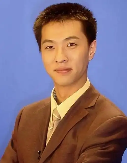 主持人顾国宁:40岁丧父,44岁离婚,45岁离开央视后怎样了?