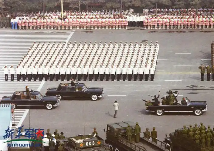 1984国庆阅兵珍贵照女兵抢眼战略杀器震世界