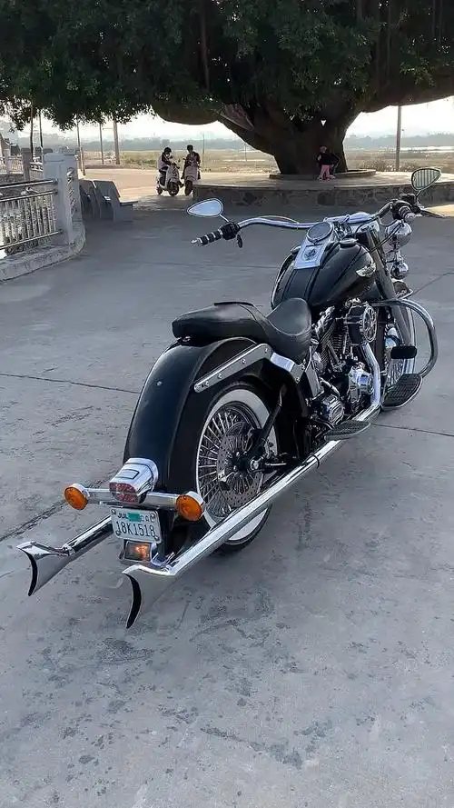 哈雷摩托车哈雷匪帮私人定制