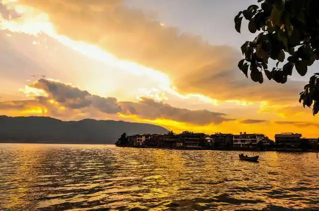 黄昏下的苍山洱海——触动灵魂的夕阳美景