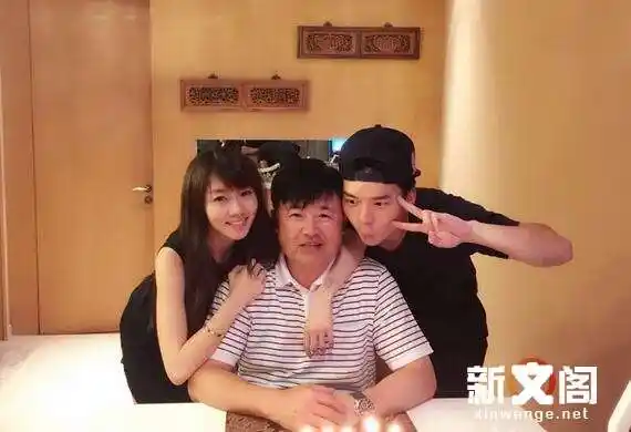 知名博主娱扒爷爆料,程晓玥的父亲是迪奥大中华区