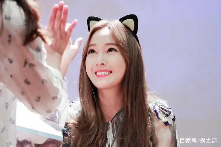 郑秀妍,笑起来非常迷人的女神