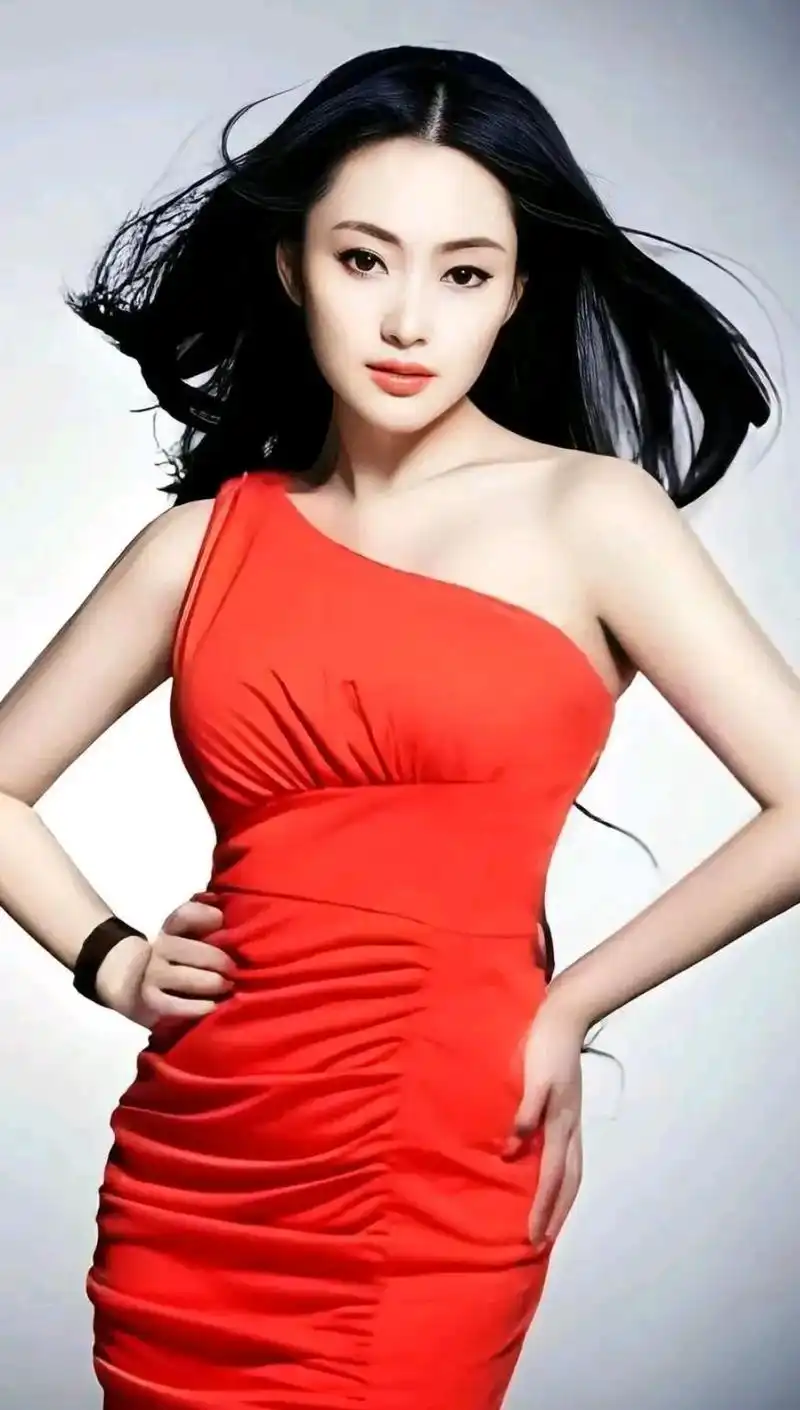 美女歌手张薇,优雅大方,知性迷人