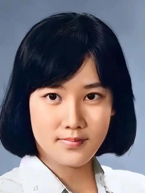 修复了奶奶年轻时的照片