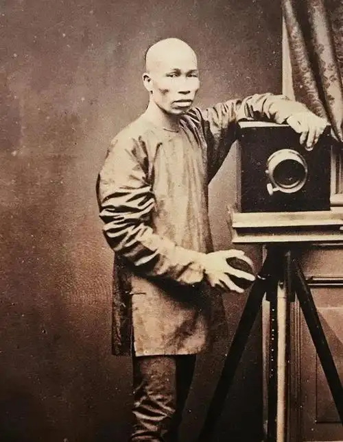 清末民国时期一段社会发展极其矛盾的历史时代