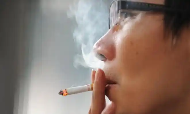 长期抽烟的人最怕这3种症状如果出现可能离肺癌不远了