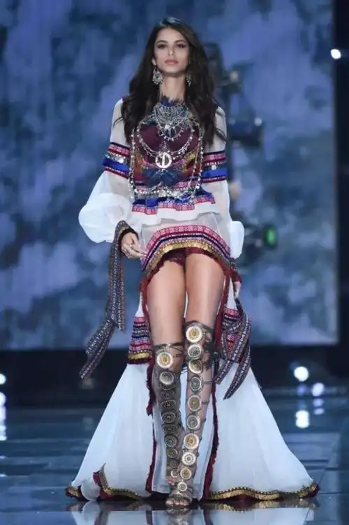 这位维密超模叫什么?