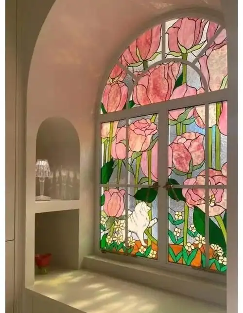 彩绘玻璃的艺术魅力 🔍彩绘玻璃,一种充满艺术气息的装饰材料,通过