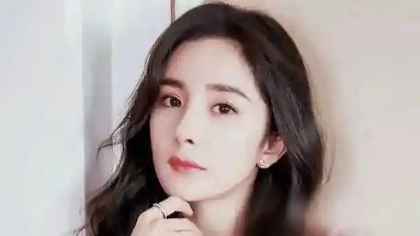 杨幂接受采访时透露未成名前曾经历一段惊心动魄的经历