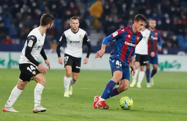 莱万特的历史更加悠久虽然瓦伦西亚足球俱乐部使用了两支球队所在城市