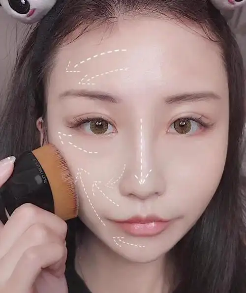 油皮,毛孔粗大女生,底妆怎么画才完美?简单三步,拒绝卡粉脱妆