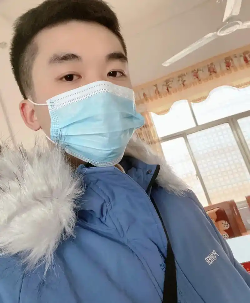 男孩子要努力啊真的拍了好多戴口罩的照片