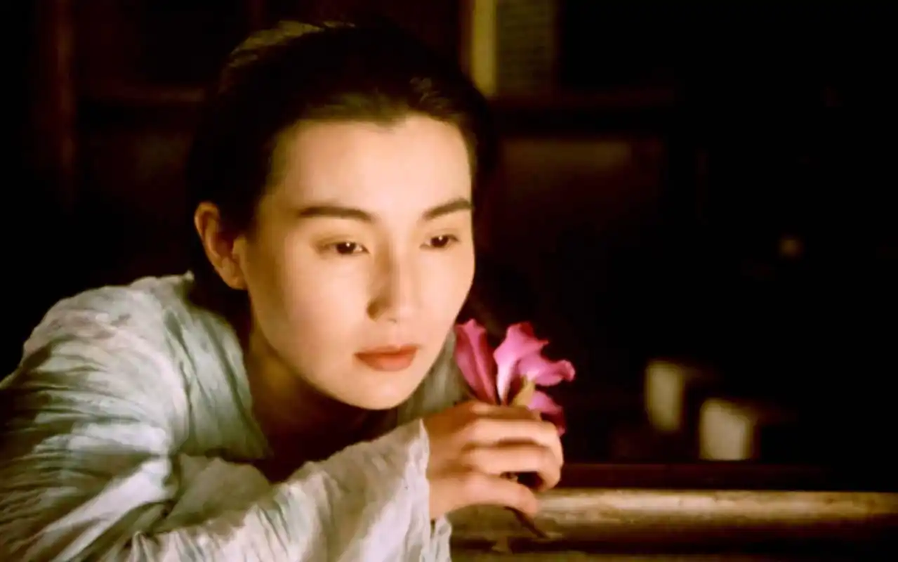 54岁张曼玉没有以前那动人的容颜 瘦似纸片人