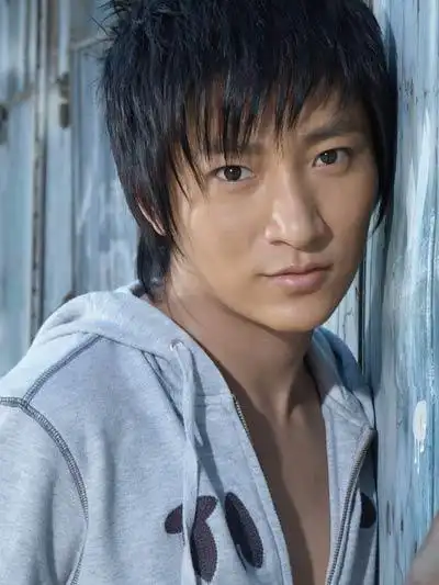 李宇春男友李炳辰单曲首发 受歌迷追捧(附图)